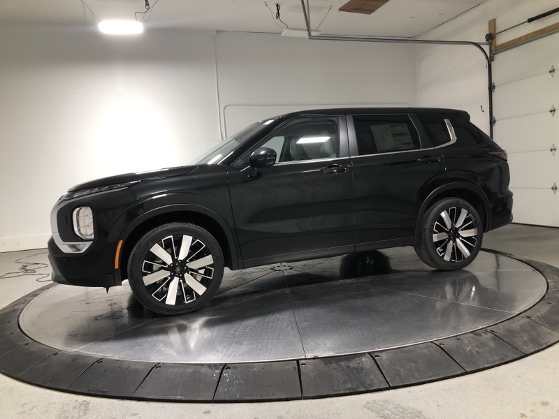 2025 Mitsubishi Outlander SE photo 4