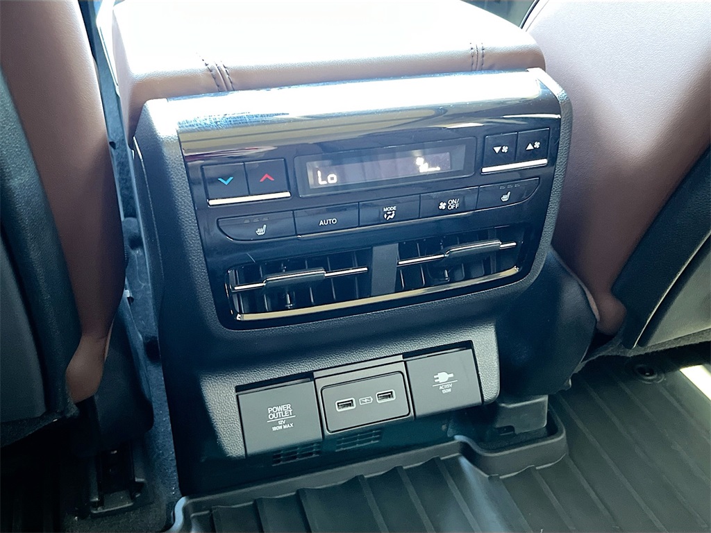 2023 Acura MDX SH-AWD Advance photo 23