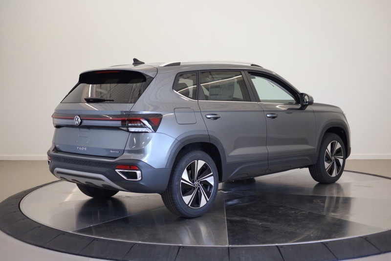 2025 Volkswagen Taos SE photo 2