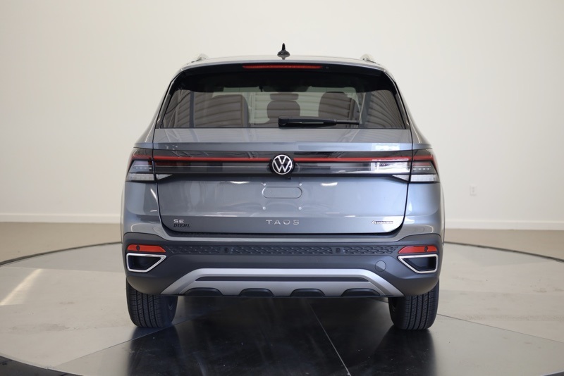 2025 Volkswagen Taos SE photo 3