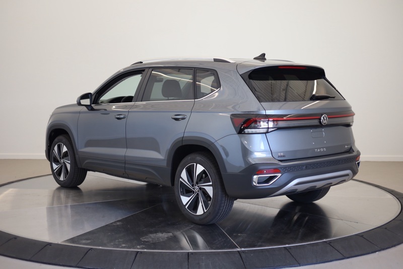 2025 Volkswagen Taos SE photo 4