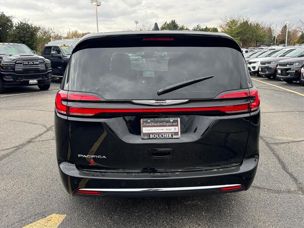 2026 Chrysler Pacifica photo 3