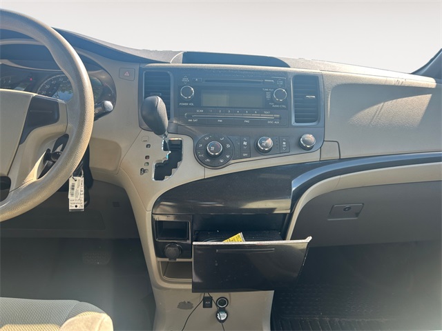 2011 Toyota Sienna Base photo 11