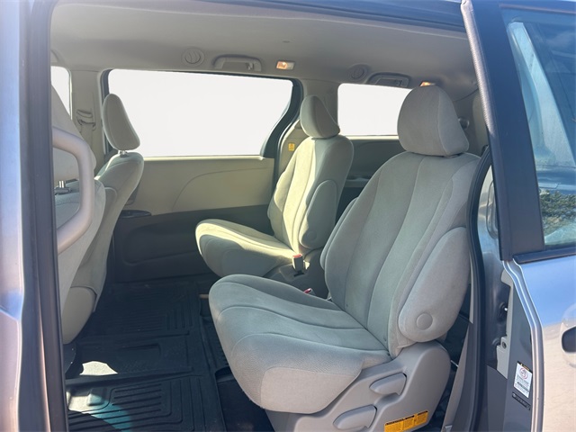 2011 Toyota Sienna Base photo 13