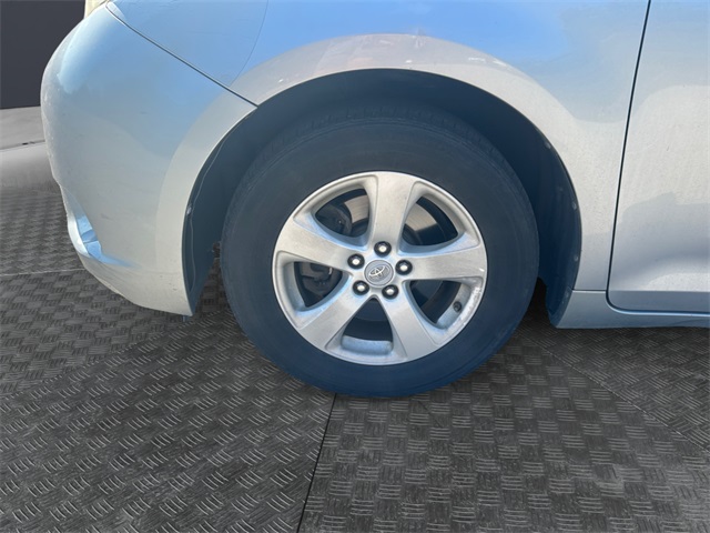 2011 Toyota Sienna Base photo 14
