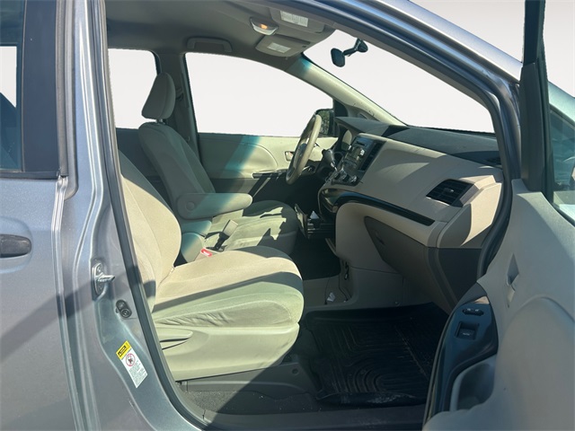 2011 Toyota Sienna Base photo 15
