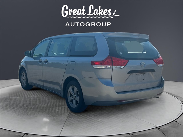 2011 Toyota Sienna Base photo 3