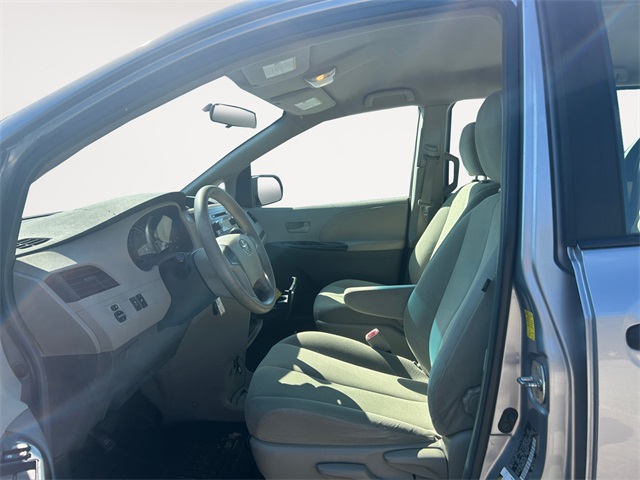 2011 Toyota Sienna Base photo 9