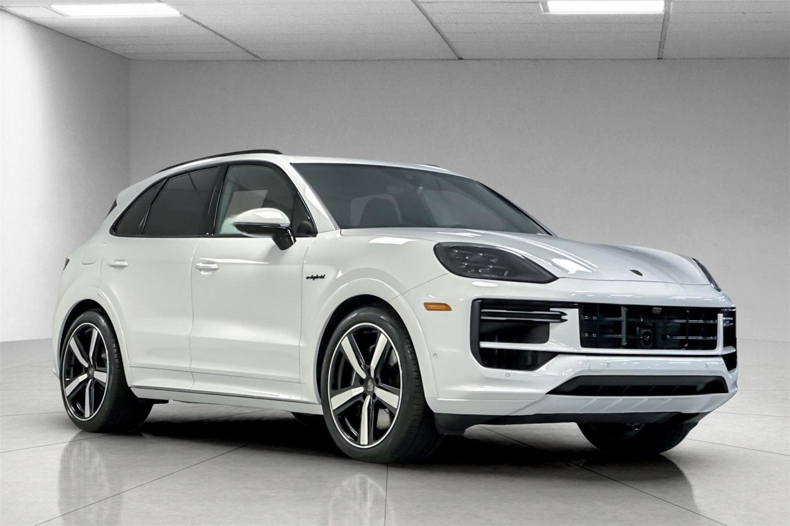 2025 Porsche Cayenne Turbo E-Hybrid photo 10