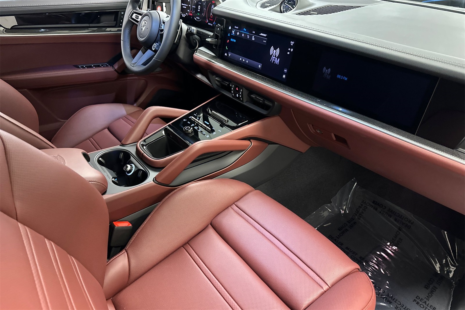 2025 Porsche Cayenne Turbo E-Hybrid photo 16