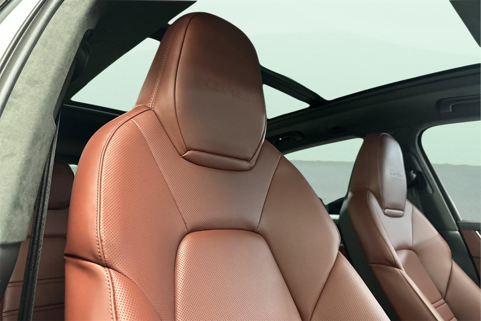 2025 Porsche Cayenne Turbo E-Hybrid photo 17