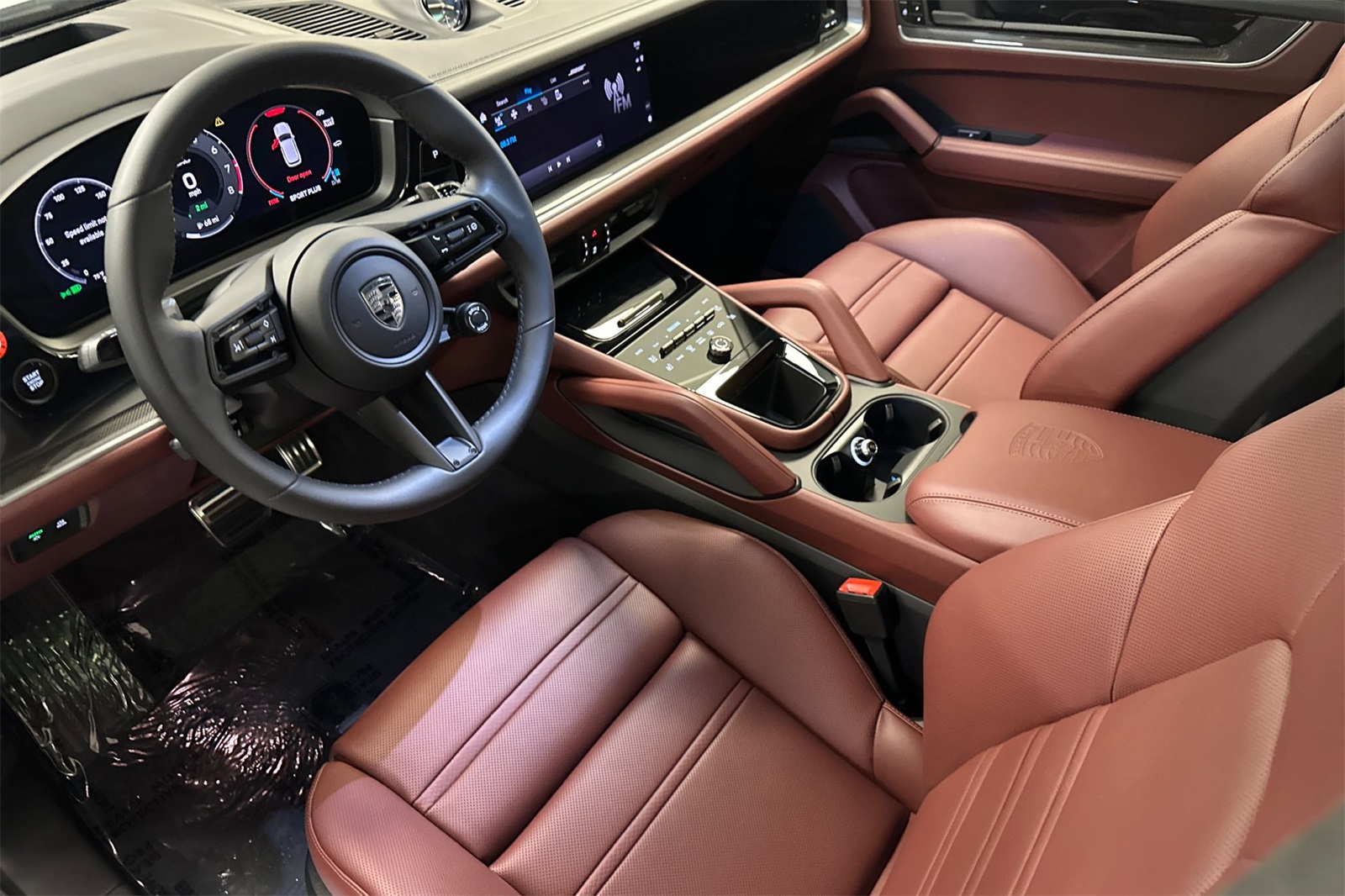2025 Porsche Cayenne Turbo E-Hybrid photo 4