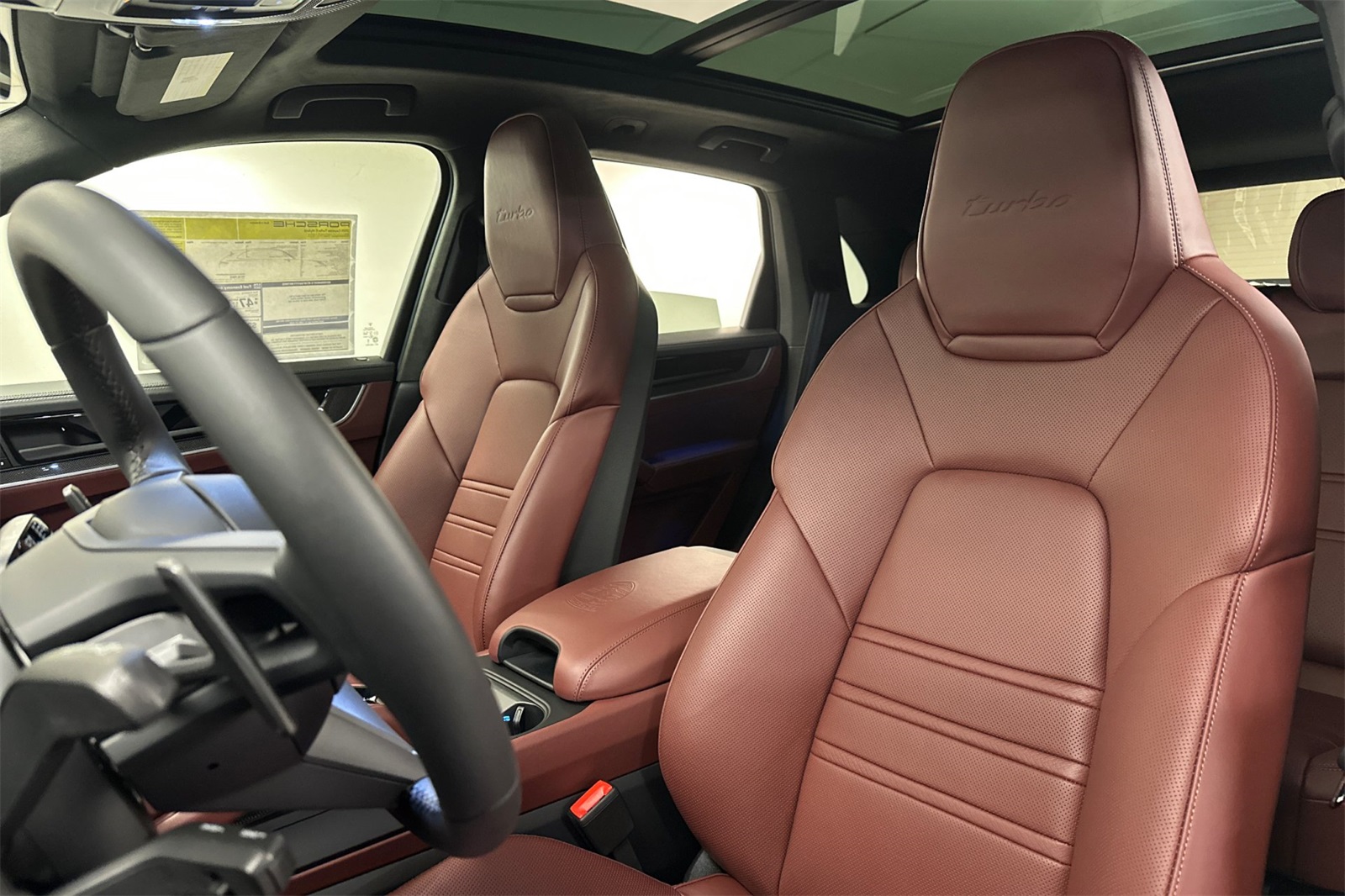 2025 Porsche Cayenne Turbo E-Hybrid photo 5