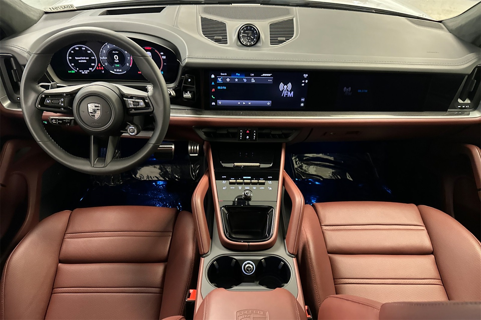 2025 Porsche Cayenne Turbo E-Hybrid photo 6