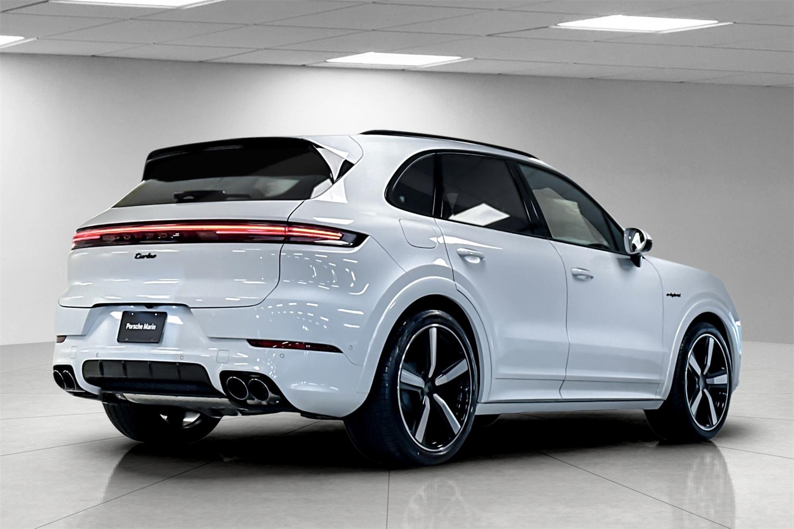 2025 Porsche Cayenne Turbo E-Hybrid photo 8
