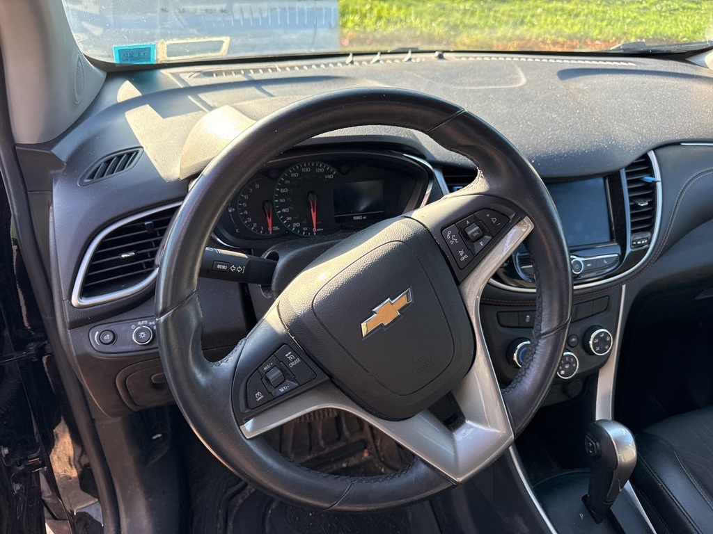 2022 Chevrolet Trax LT photo 2