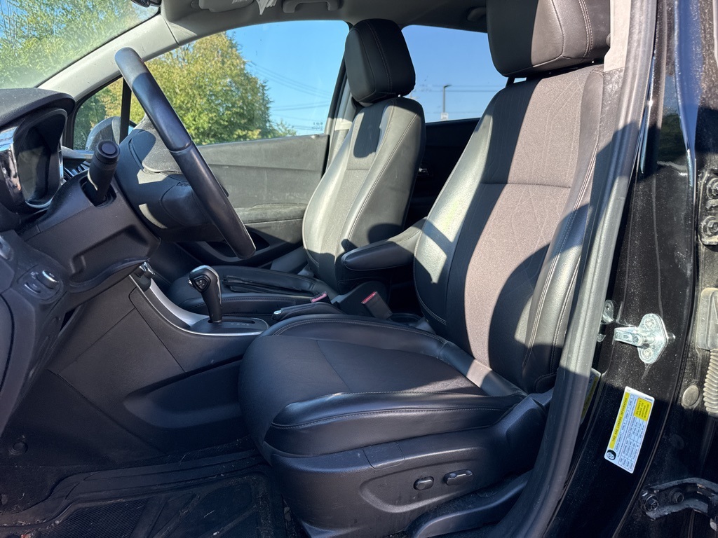 2022 Chevrolet Trax LT photo 3
