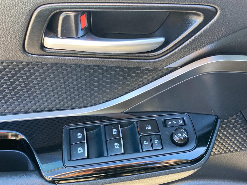2019 Silver Toyota C-HR XLE FWD SUV