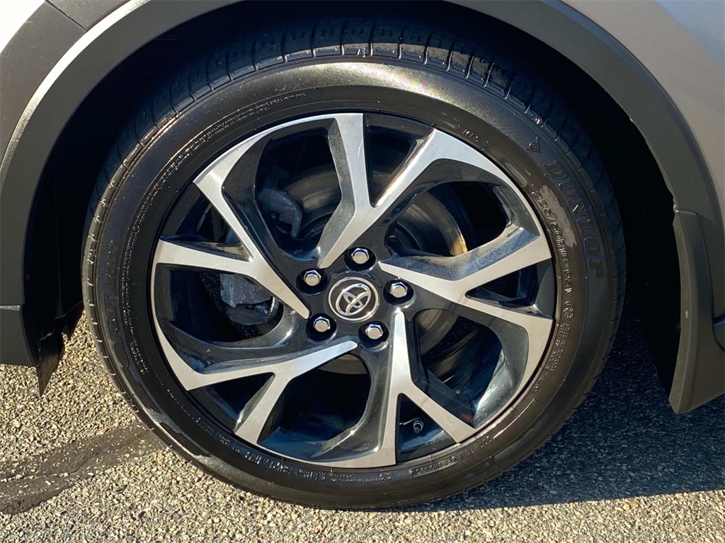 2019 Silver Toyota C-HR XLE FWD SUV