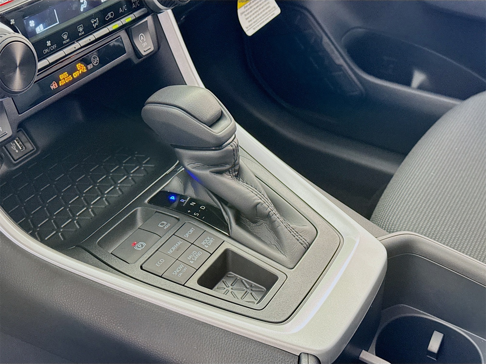 2025 Toyota RAV4 LE photo 10