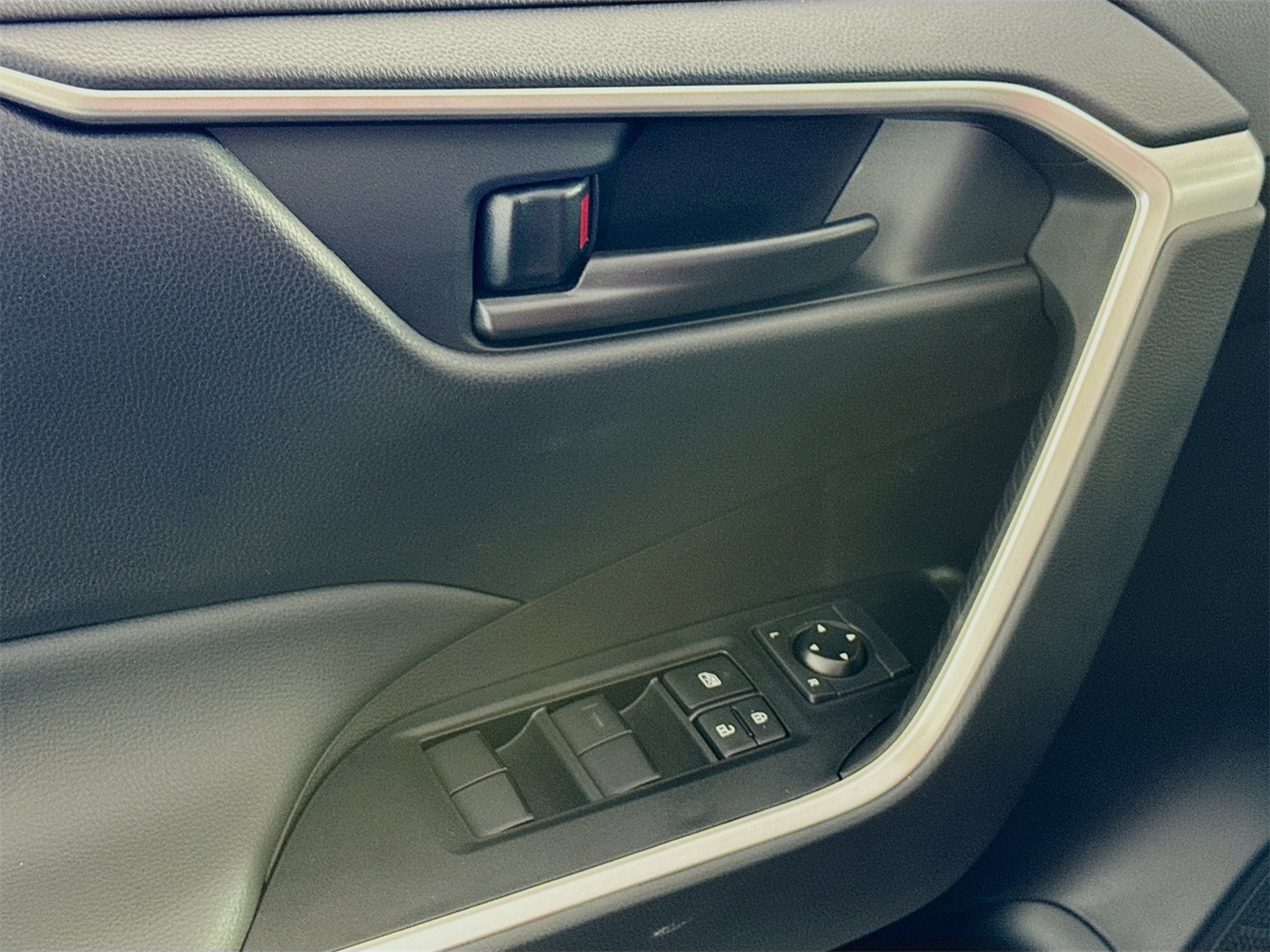 2025 Toyota RAV4 LE photo 14