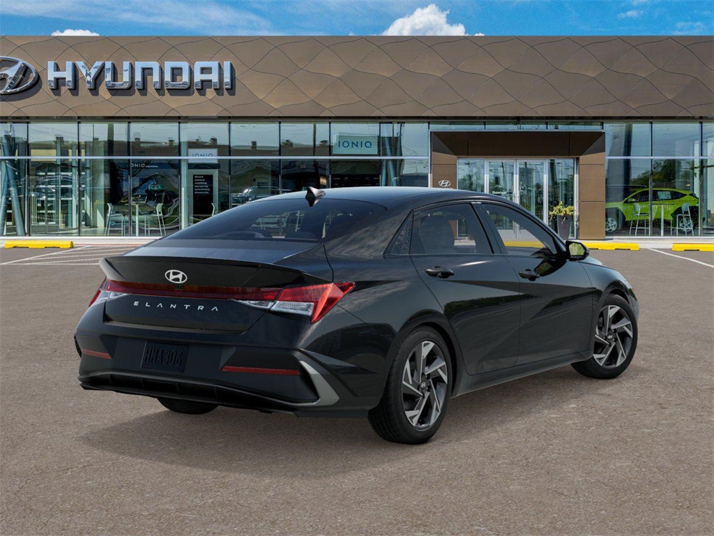 2025 Hyundai Elantra SEL Sport photo 3