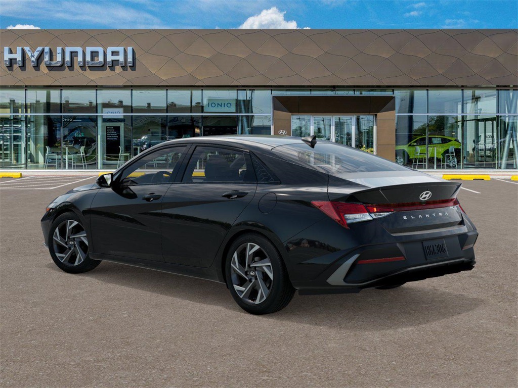 2025 Hyundai Elantra SEL Sport photo 4