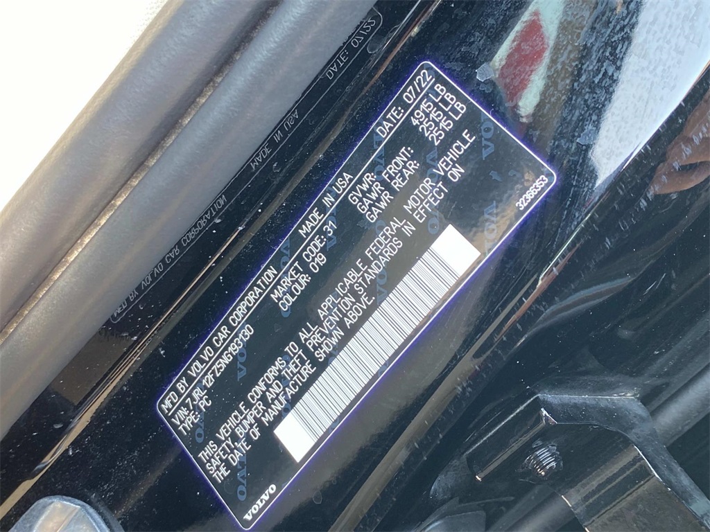 2022 Black Volvo S60 B5 Momentum FWD Sedan