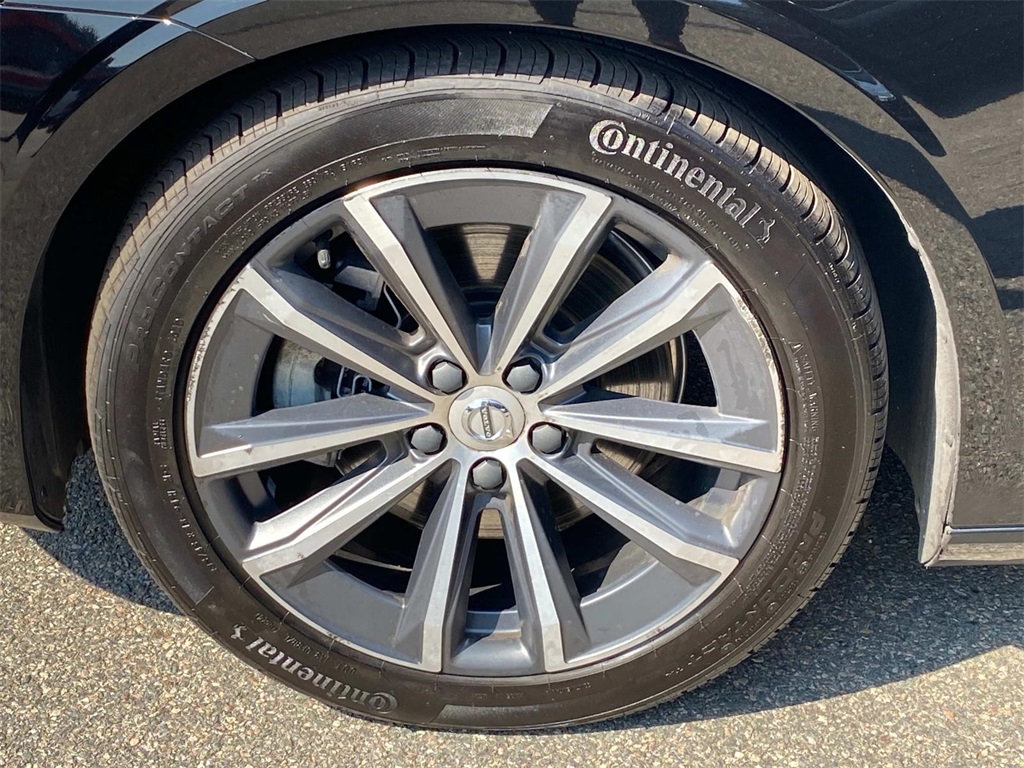 2022 Black Volvo S60 B5 Momentum FWD Sedan