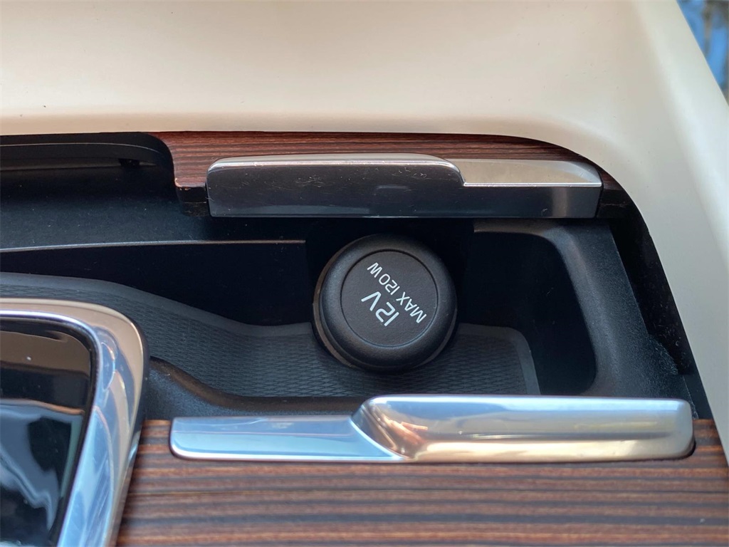 2022 Black Volvo S60 B5 Momentum FWD Sedan