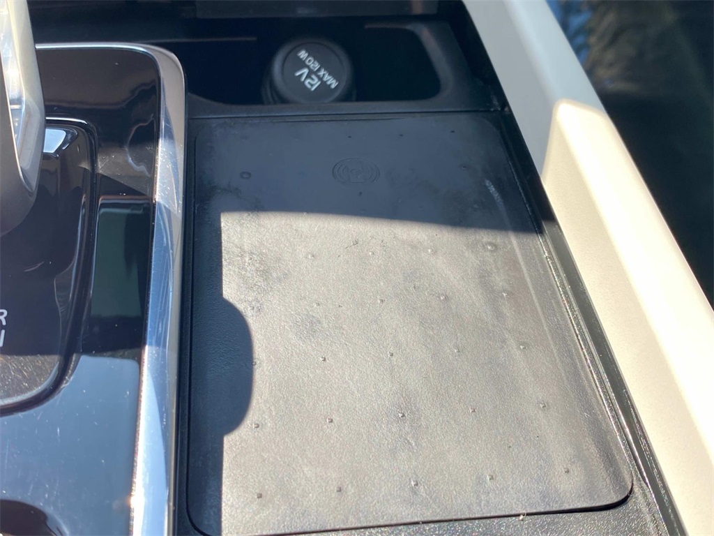 2022 Black Volvo S60 B5 Momentum FWD Sedan