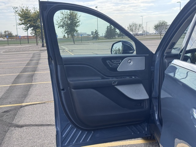 2025 Lincoln Aviator Reserve photo 4