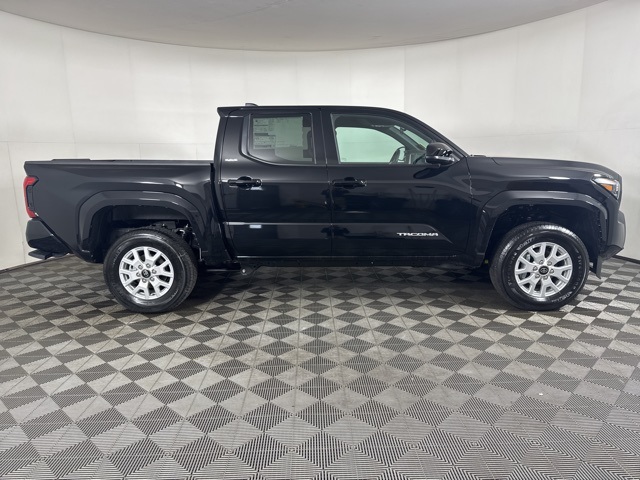2025 Toyota Tacoma SR5 Double Cab photo 2