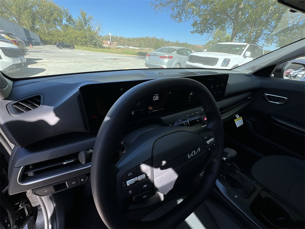 2025 Kia K4 LXS photo 10
