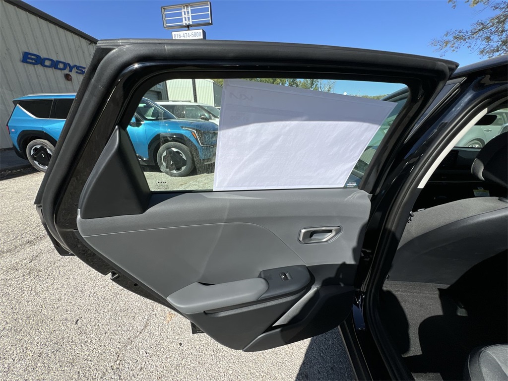 2025 Kia K4 LXS photo 26