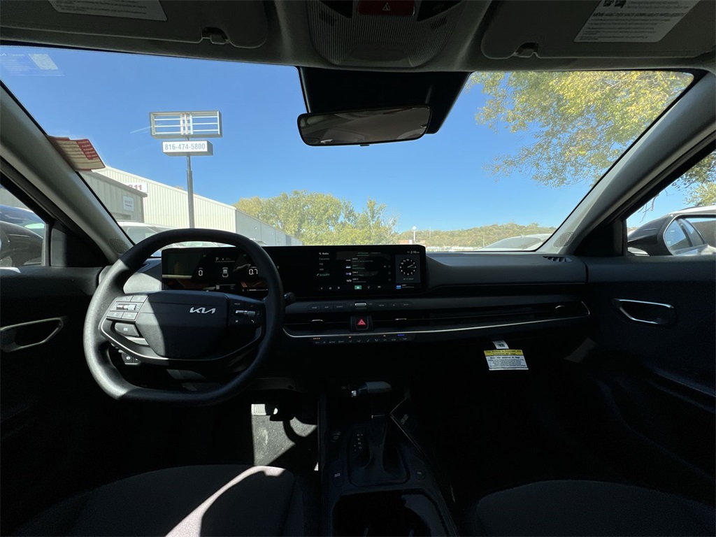 2025 Kia K4 LXS photo 28