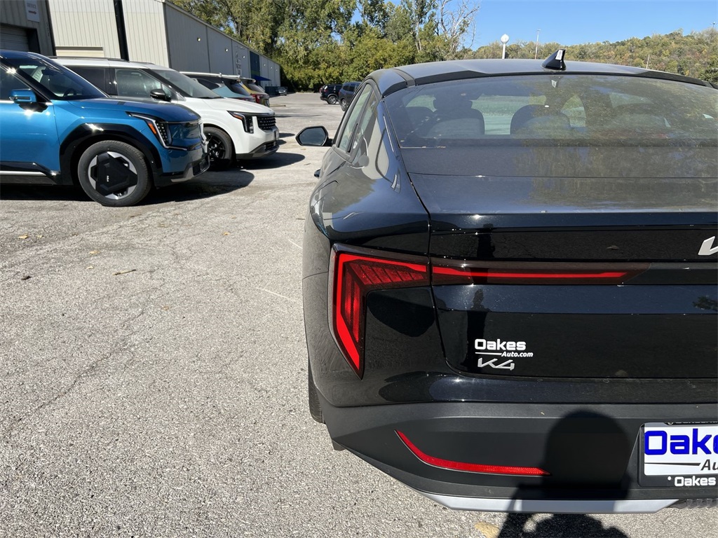 2025 Kia K4 LXS photo 31