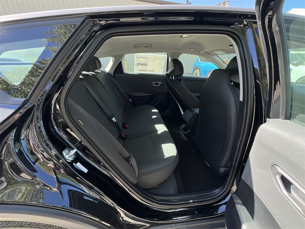 2025 Kia K4 LXS photo 32
