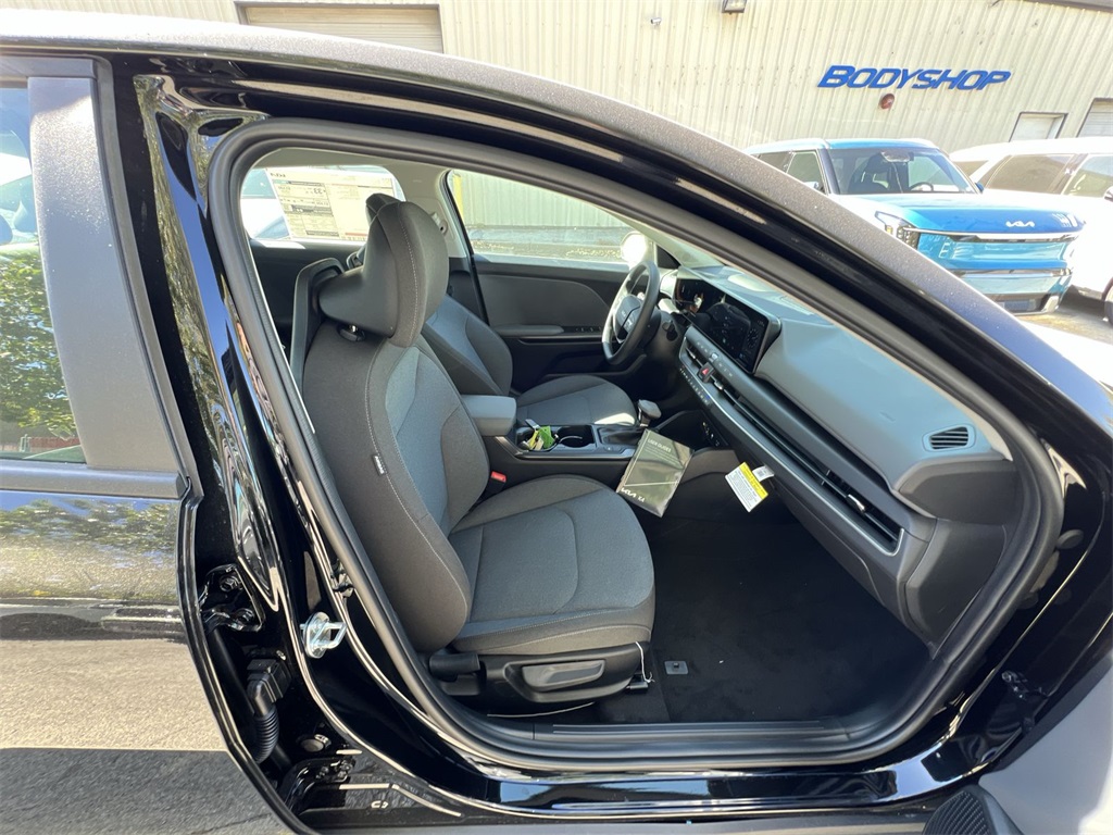 2025 Kia K4 LXS photo 34