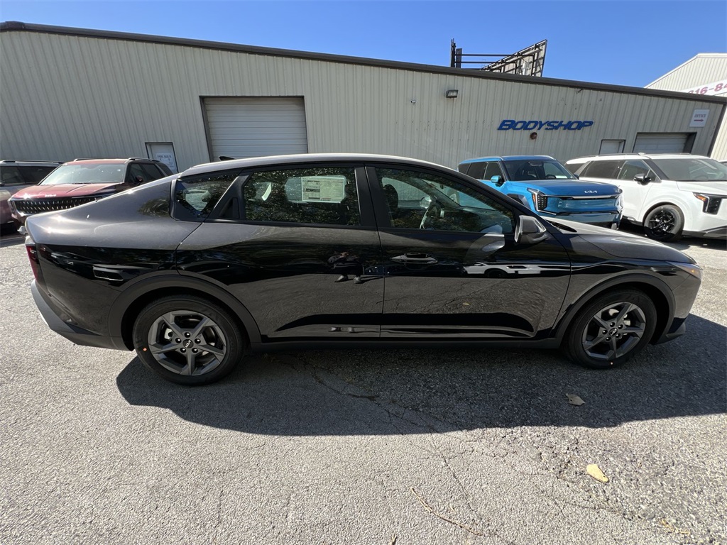 2025 Kia K4 LXS photo 8