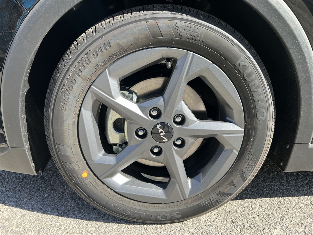 2025 Kia K4 LXS photo 9