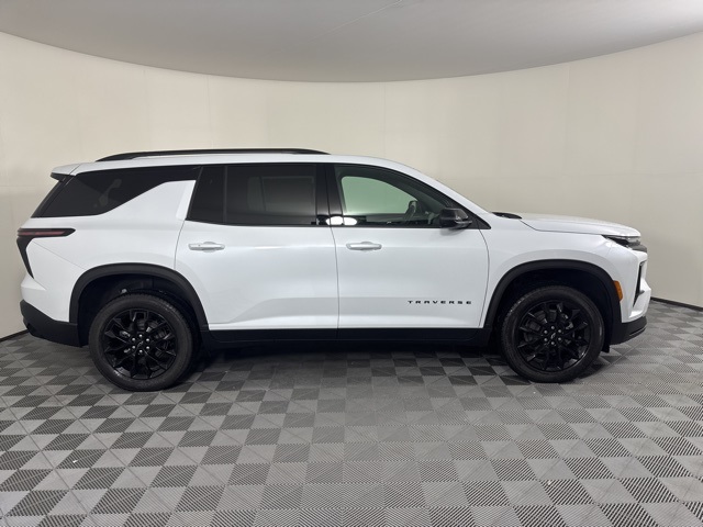2026 Chevrolet Traverse photo 2
