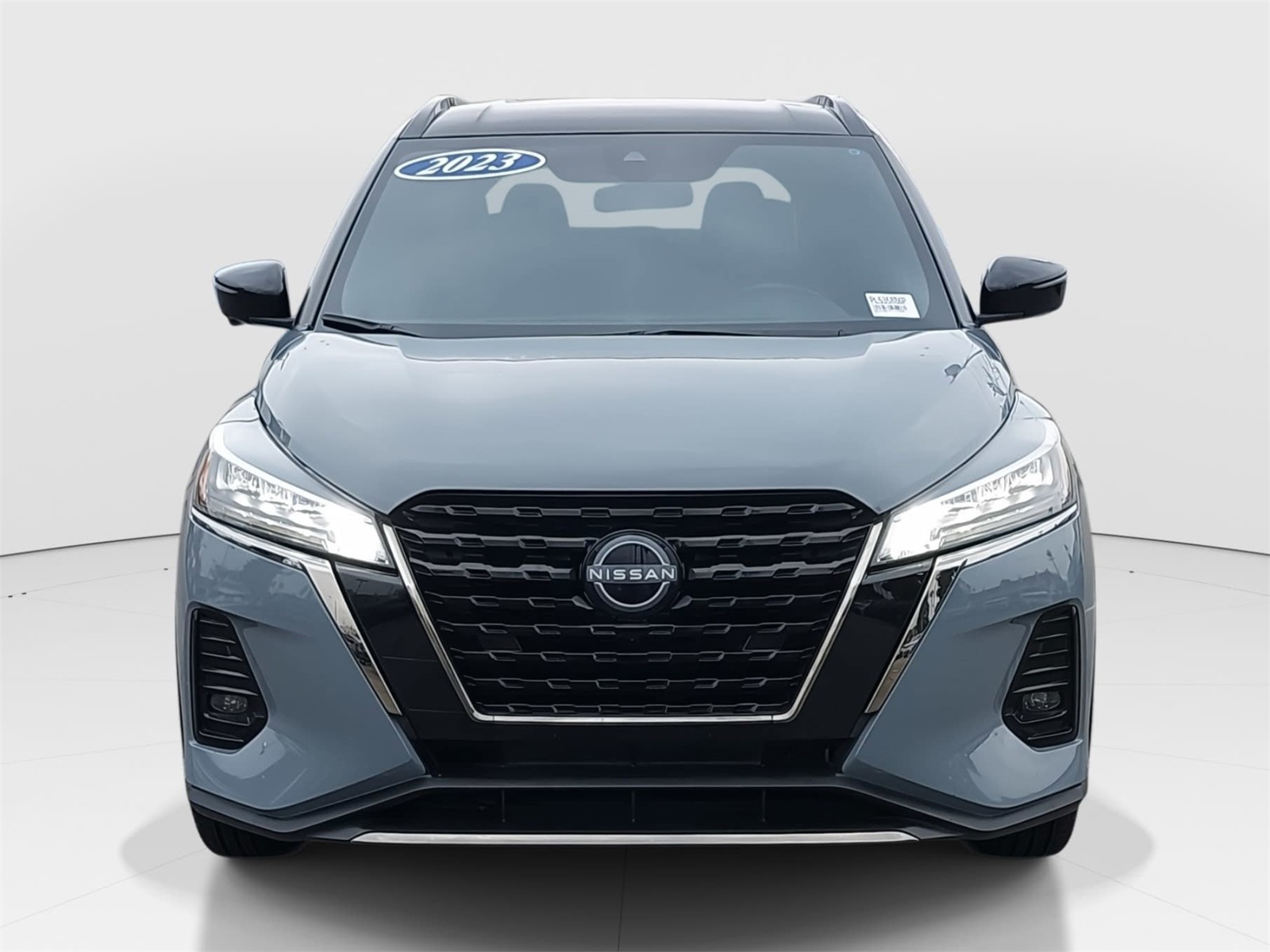 2023 Nissan Kicks SR's photo