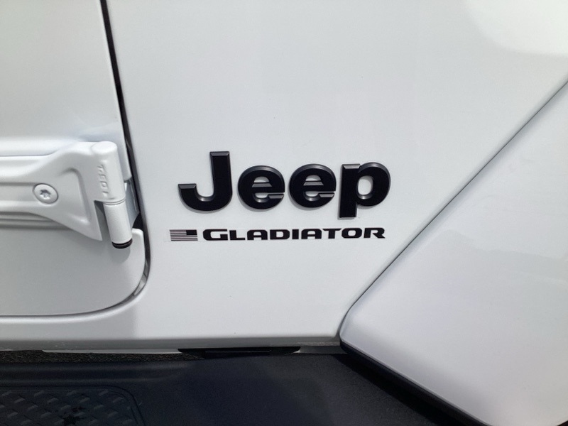 2025 Jeep Gladiator Willys photo 10