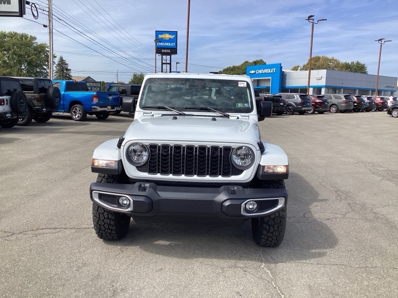 2025 Jeep Gladiator Willys photo 2