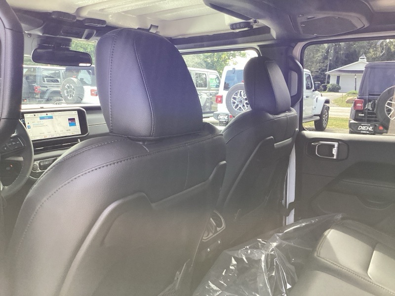 2025 Jeep Gladiator Willys photo 19