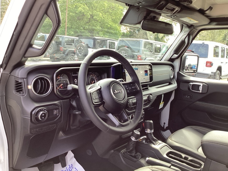 2025 Jeep Gladiator Willys photo 24