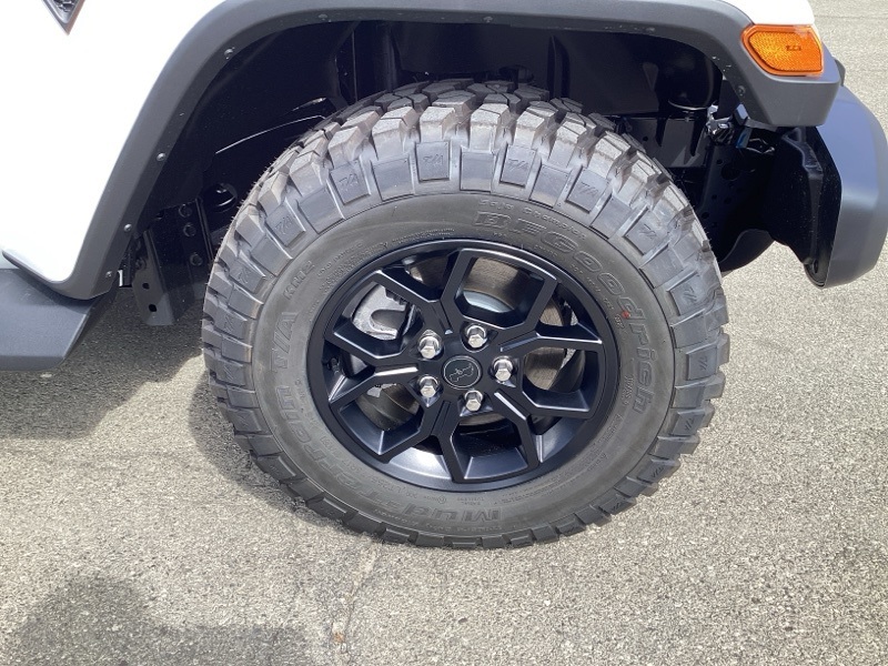 2025 Jeep Gladiator Willys photo 9