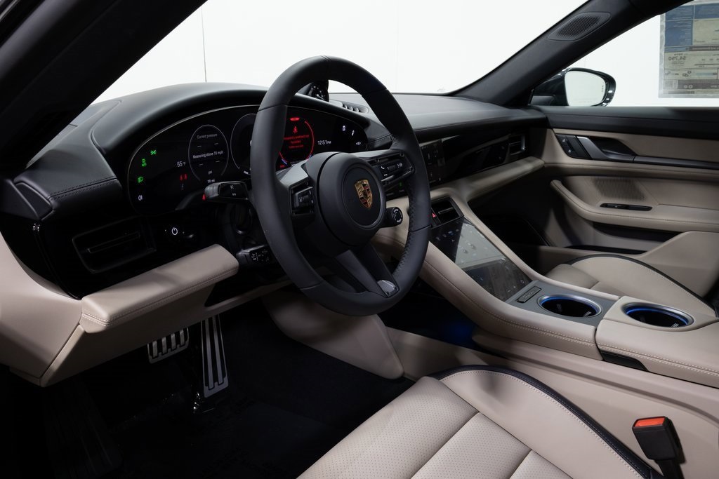 2025 Porsche Taycan 4S photo 4