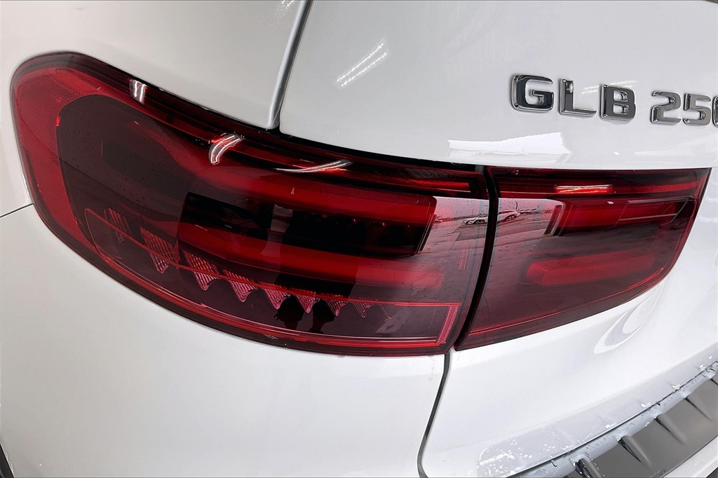 2025 Mercedes Benz GLB 250 photo 14